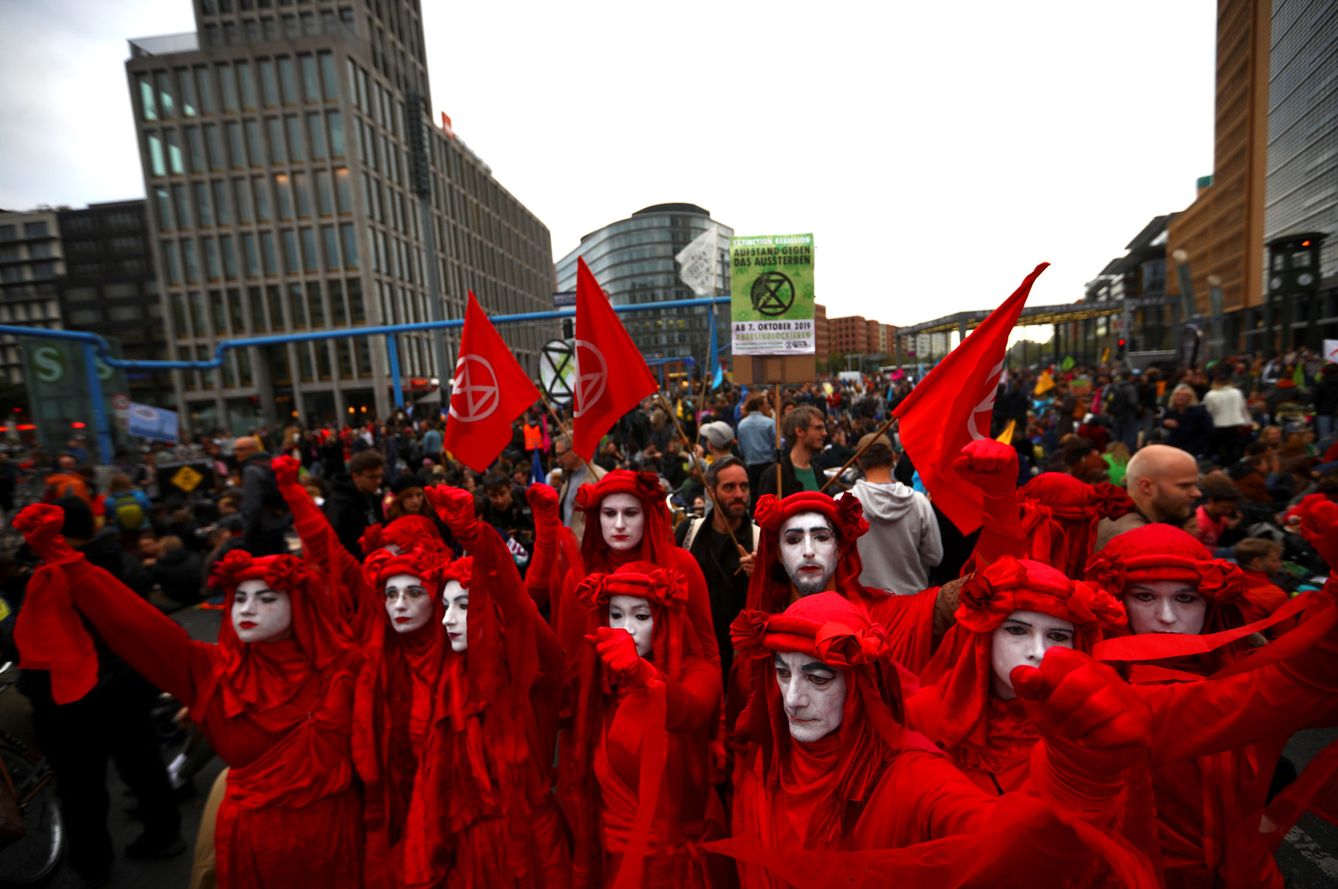 Activistas por el cambio climático protestan en Berlín. (EFE)