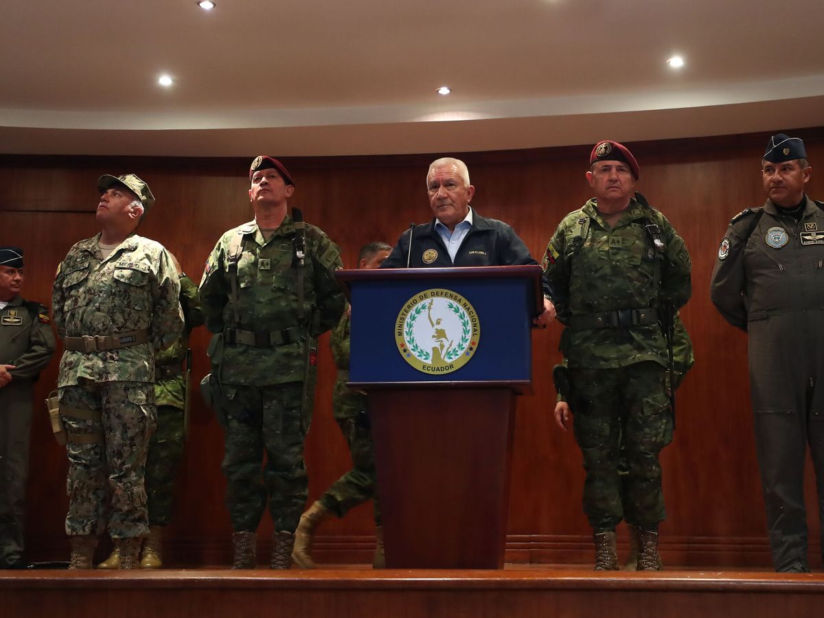 Foto: Las Fuerzas Armadas de Ecuador, anunciando el despliegue militar general por todo Ecuador tras el asesinato de Villavicencio. (EFE/José Jácome)