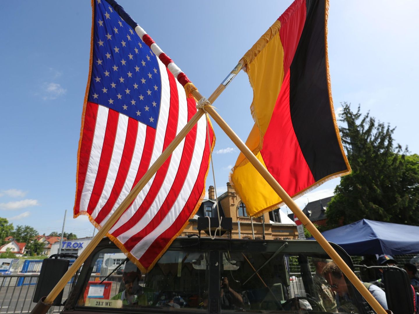 La bandera de EEUU y la bandera de Alemania. (EFE)