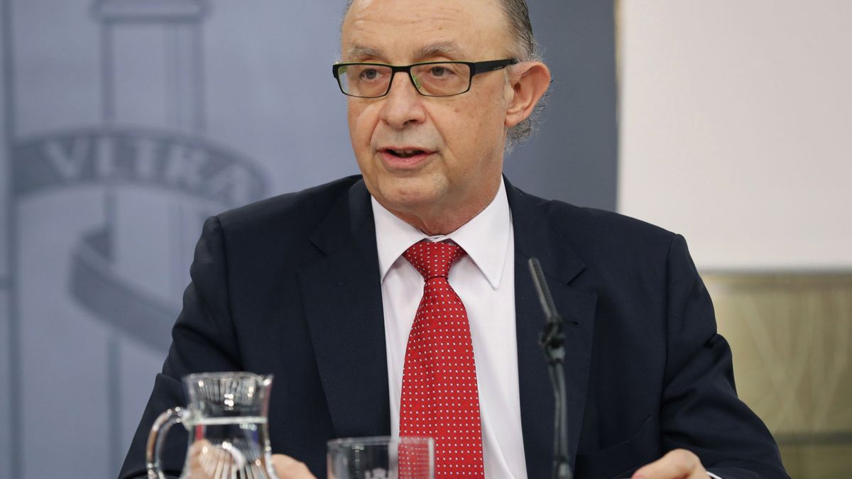 El Gobierno retrasará la subida salarial de los funcionarios para presionar al PSOE