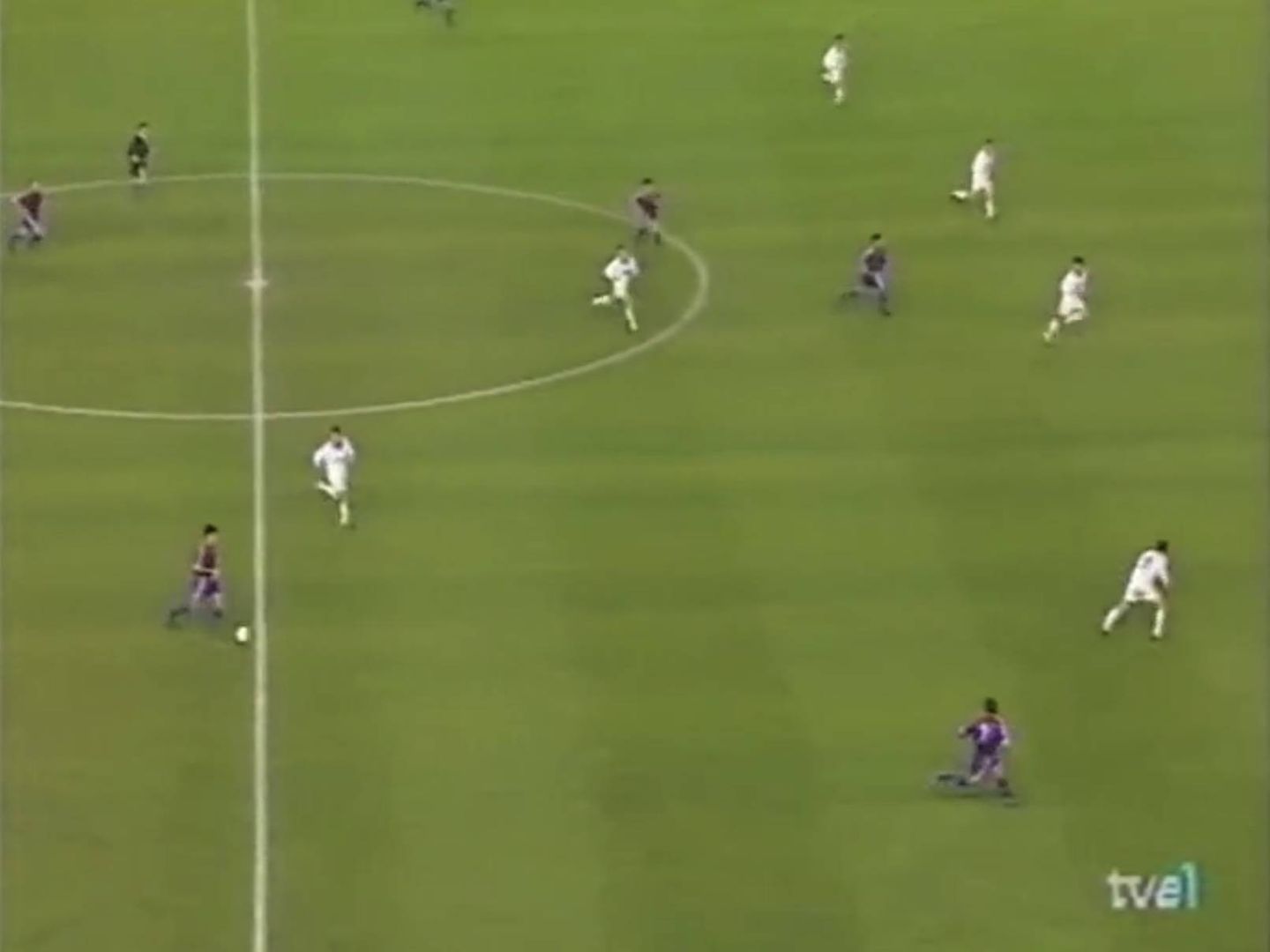 Captura de la línea horizontal en la zaga, contra el Barça. (RTVE)