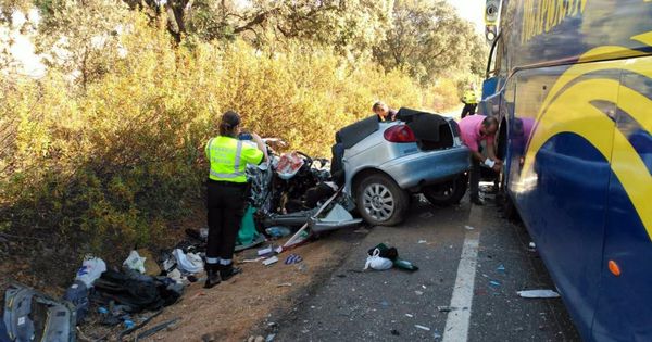 Foto: Un accidente de tráfico ocurrido este verano. (EFE)