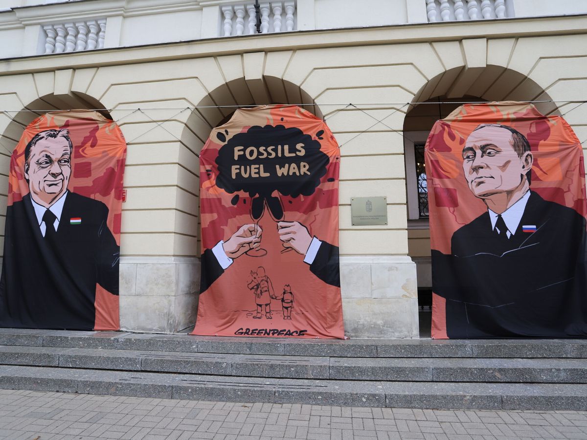 Foto: Un mural de Viktor Orbán y Vladímir Putin en Varsovia. (EFE)