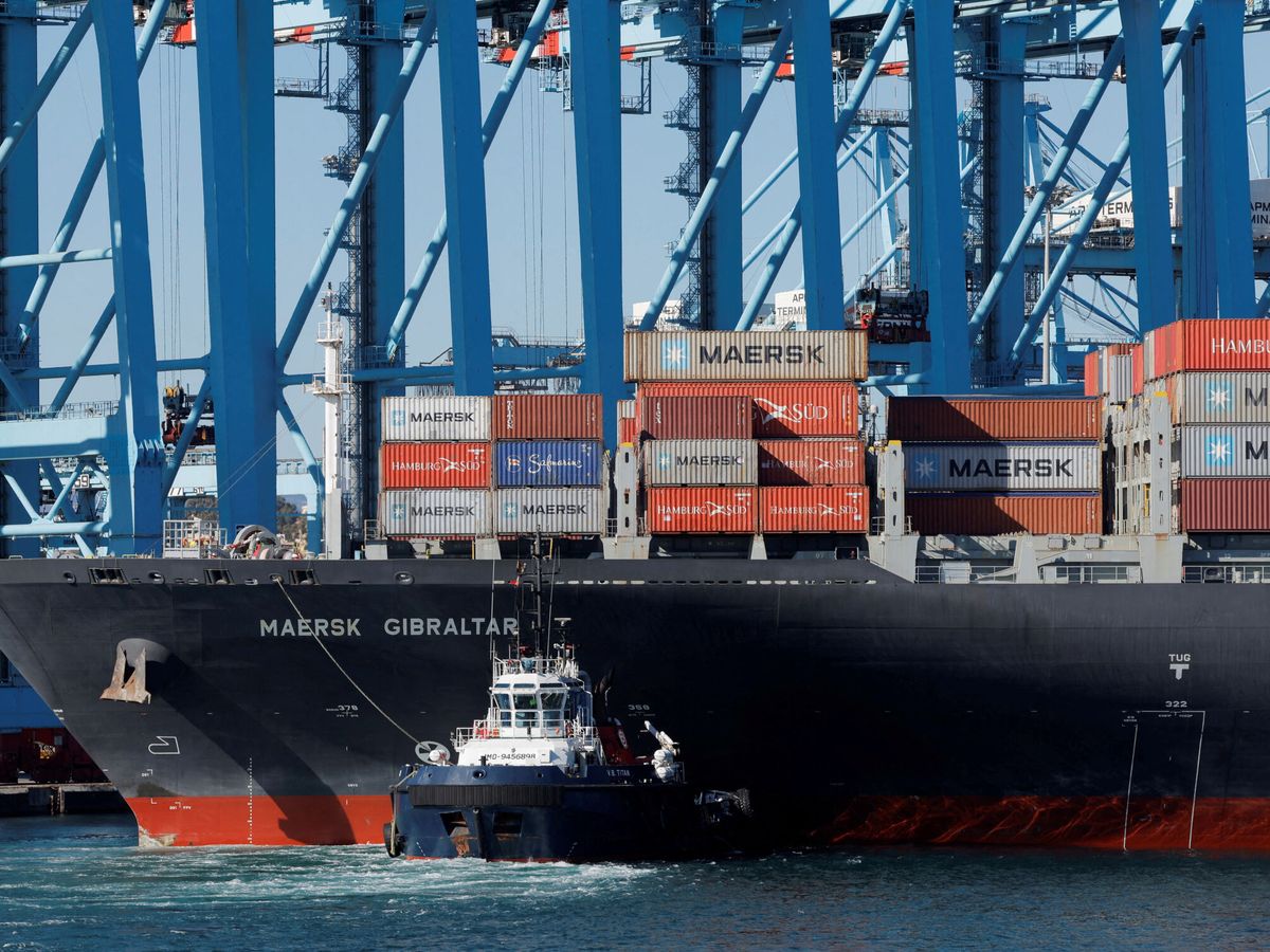 Foto: Contenedores en el portacontenedores Maersk Gibraltar, de Maersk, en las terminales de APM en el puerto de Algeciras. (Reuters/Jon Nazca)
