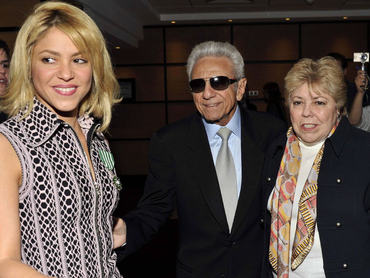 Foto: Shakira, en una imagen de archivo con sus padres. (EFE/Buno Bebert)