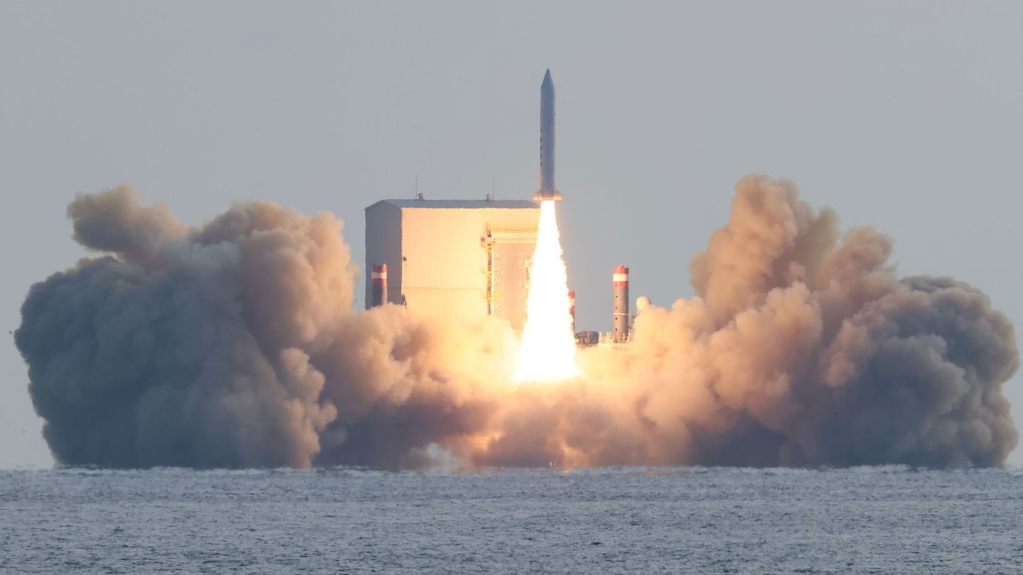 El tercer lanzamiento de Corea del Sur de un cohete espacial de combustible sólido. (EFE/Yonhap)