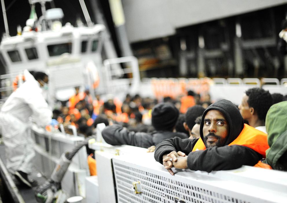 Foto: Inmigrantes subsaharianos llegan a la isla de Lampedusa. (Reuters)