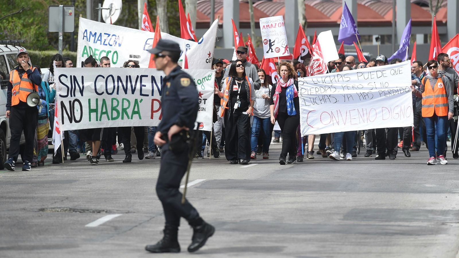 Foto: Una de las últimas protestas de los trabajadores de Amazon España. (Efe)