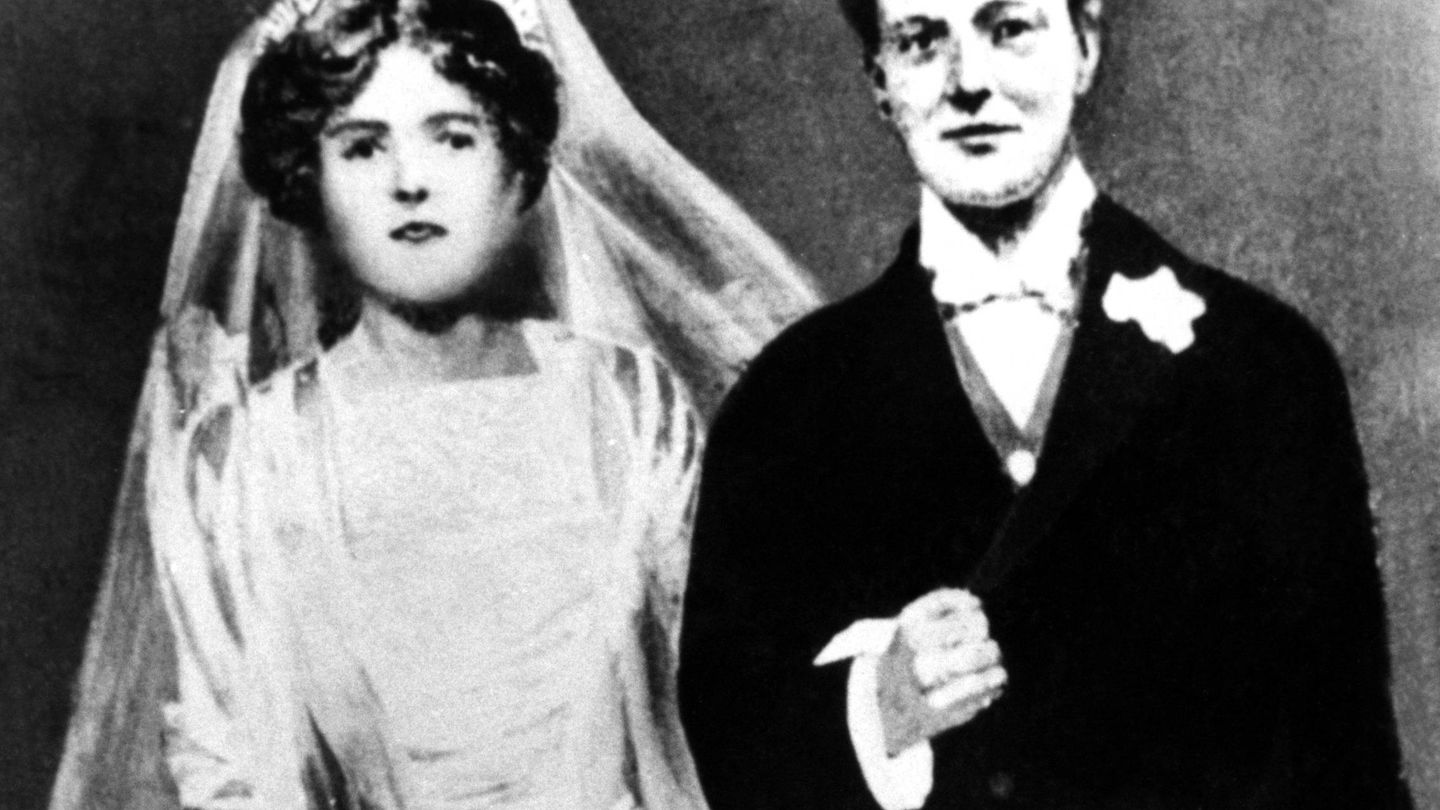 Una de las escasas imágenes de la boda de Winston Churchill. (Cordon Press)
