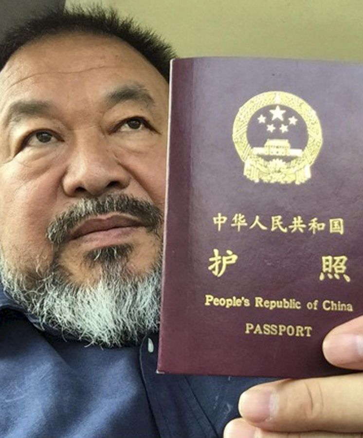Foto: El artista Ai Weiwei recupera su pasaporte (Reuters)