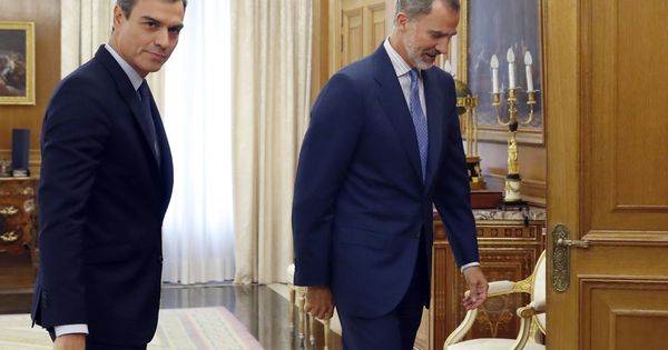 Foto: Felipe VI y Pedro Sánchez se reunieron en Zarzuela este martes. (EFE)