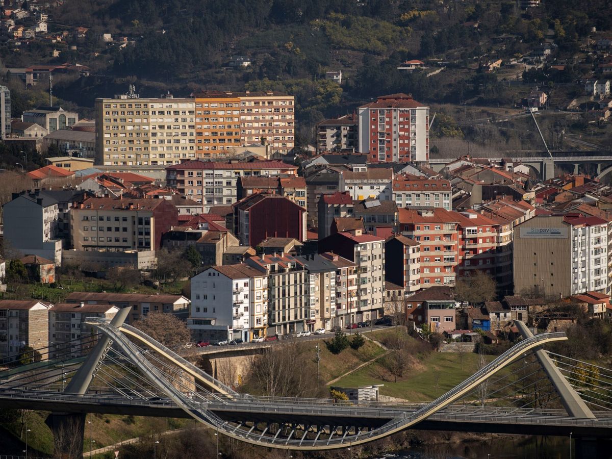 Foto: Vista general del barrio de A Ponte, en la ciudad de Ourense. (EFE/Brais Lorenzo)