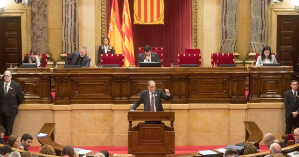 Foto: El presidente de la Generalitat de Cataluña, Quim Torra, en el Parlament. (EFE)
