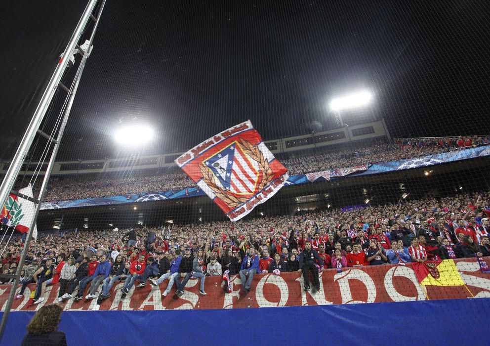 Foto: Los ultras del Atlético de Madrid, en el Vicente Calderón (Efe).
