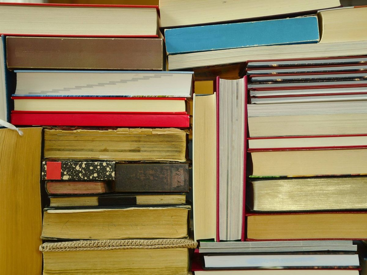 Foto: Libros apilados. (Pixabay)