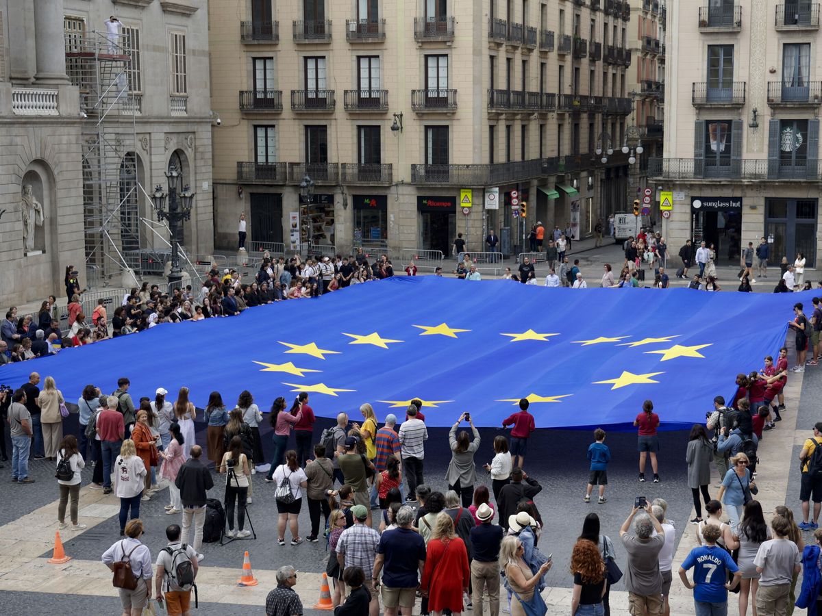 Foto: Bandera de Europa en Barcelona. (EFE/Quique García)