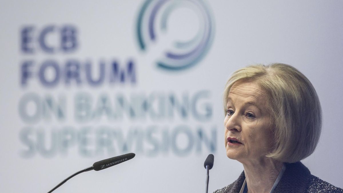 El BCE pide más fusiones de bancos y que se retiren los más débiles