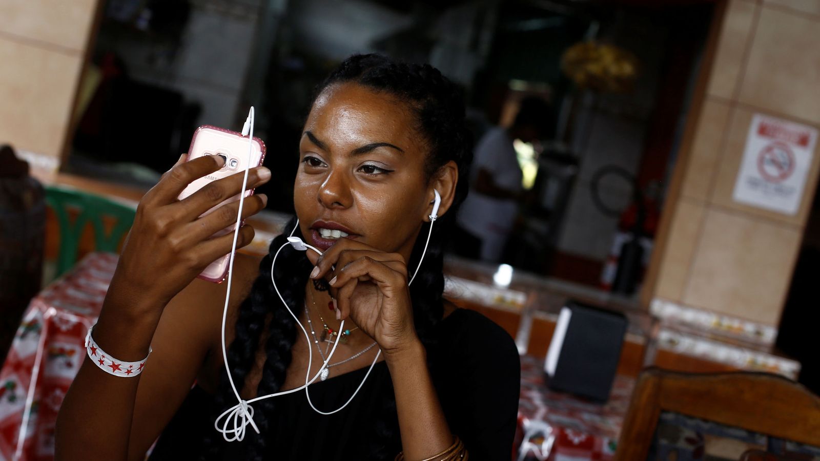 Foto: Cuba registró el mayor crecimiento del mundo en el total de usuarios de redes sociales entre 2015 y 2016. (Reuters)