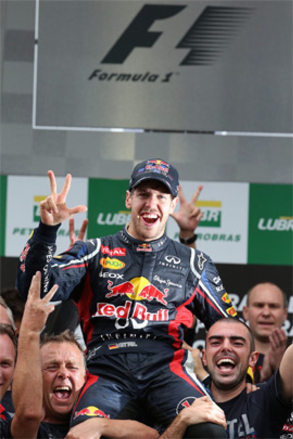 Foto: Sebastian Vettel no es tan malo: conquistó la gloria a pesar de Alonso