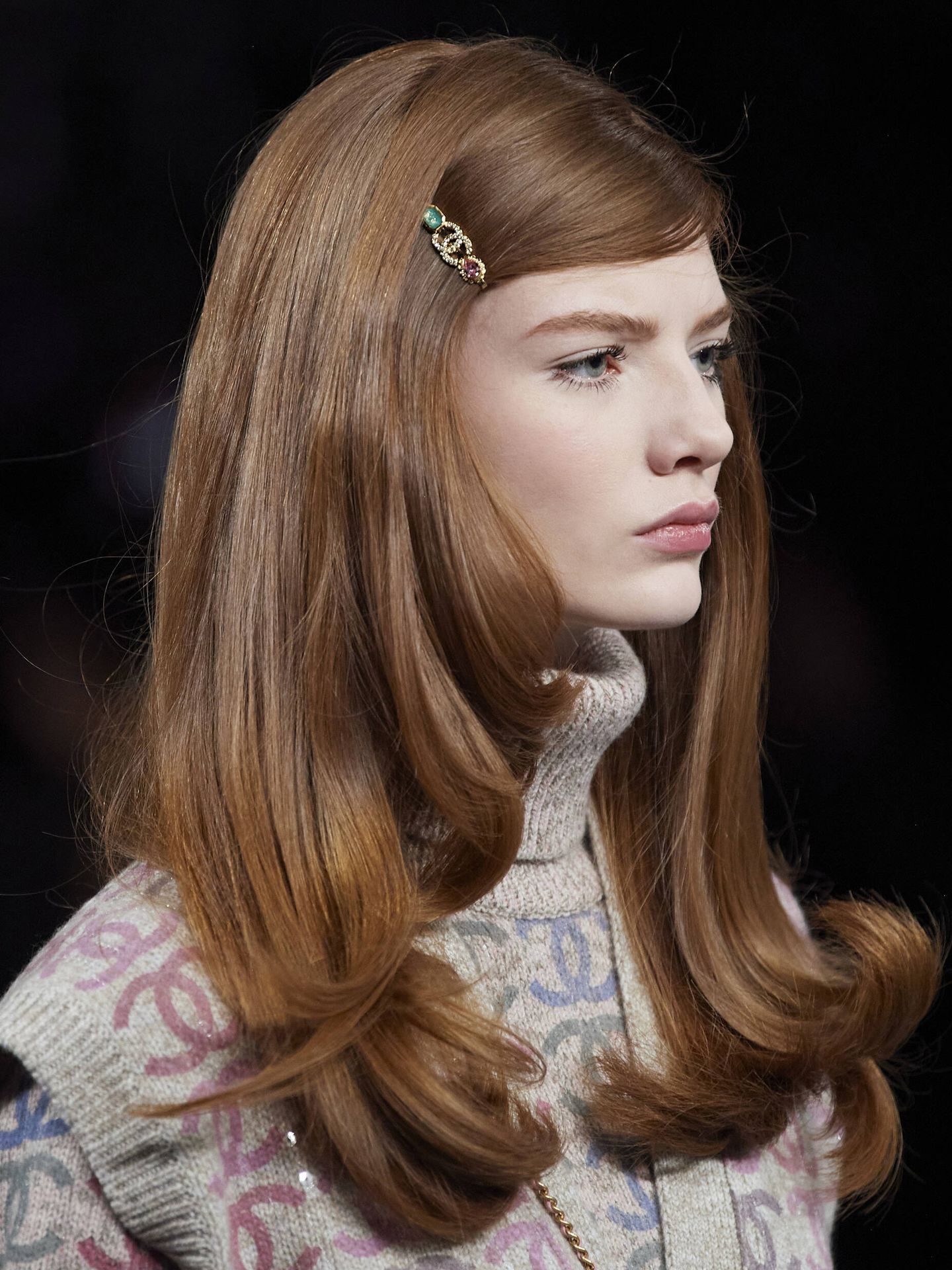 El pelo liso con volumen sesentero se colaba en el desfile otoño invierno 2022 de Chanel. (Imaxtree))