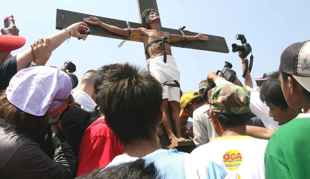 Crucifixiones en Filipinas: entre el fervor religioso, la fiesta gore y la recaudación