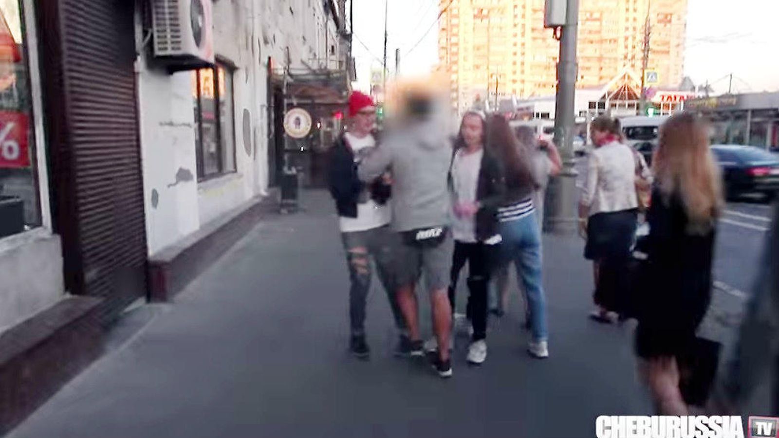 Foto: Los jóvenes son agredidos por mostrar su afecto en público