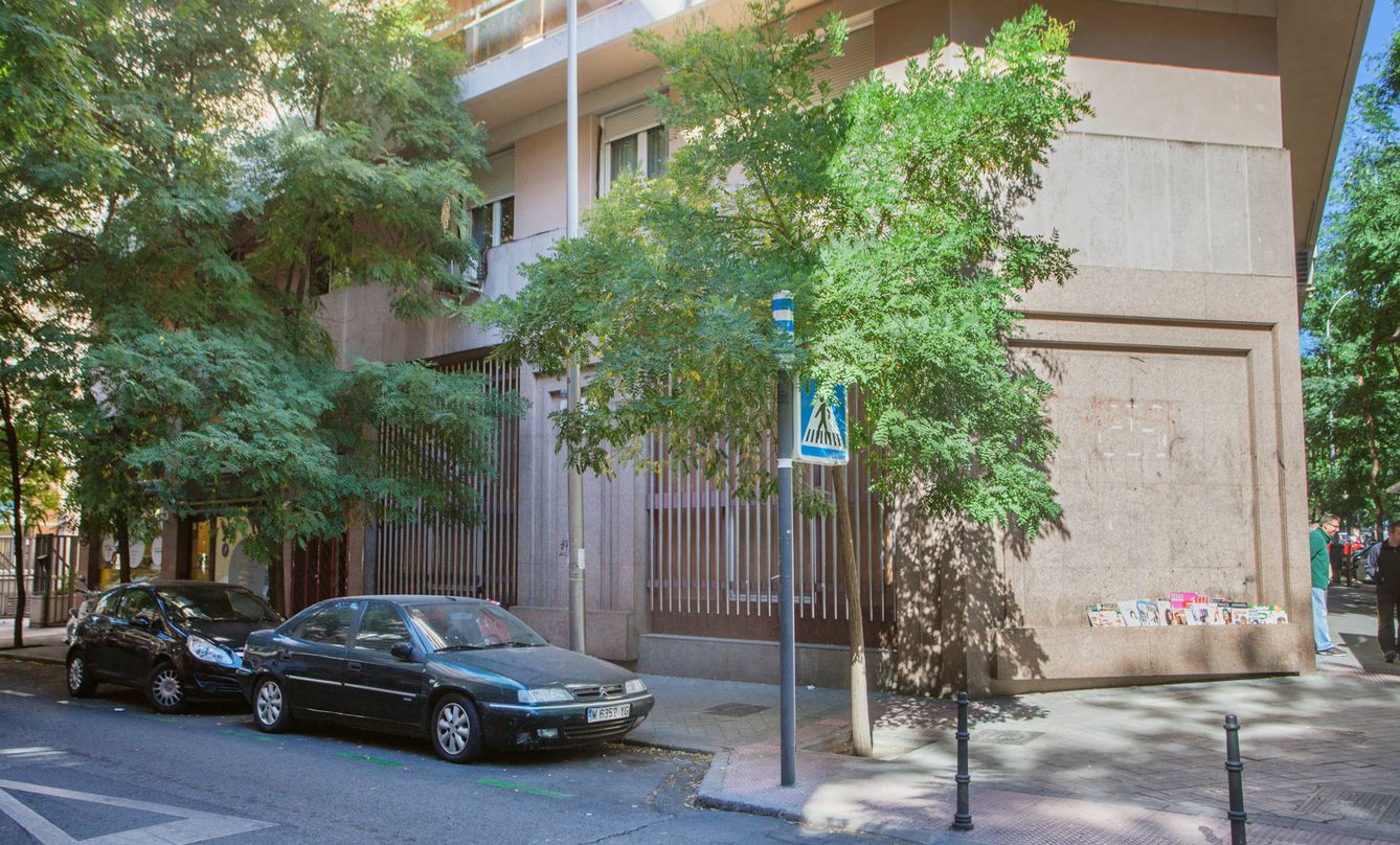 Esquina de la nueva sede de Vox en el número 9 de la calle de Nicasio Gallego. (Enrique Villarino)