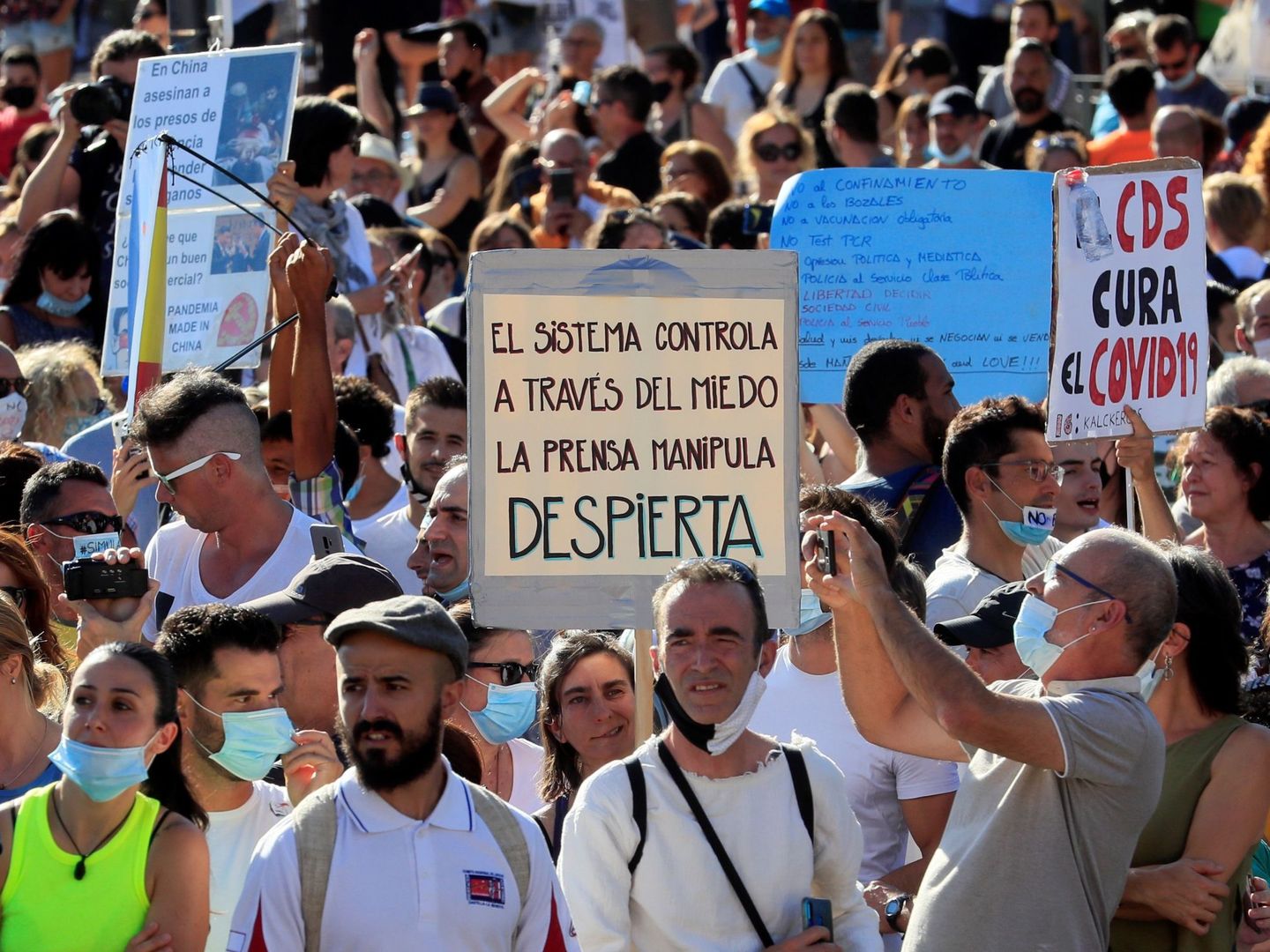 Manifestación en el centro de Madrid, el pasado agosto, contra el uso de la mascarilla. (EFE)