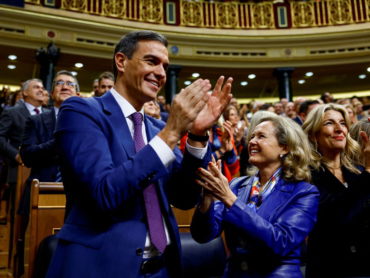 Foto: El presidente del Gobierno, Pedro Sánchez, tras sacar adelante la investidura en el Congreso de los Diputados. (Reuters/Susana Vera)