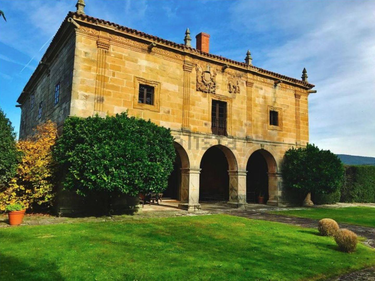 Vea aquí toda la información de esta casa palacio en Cantabria.