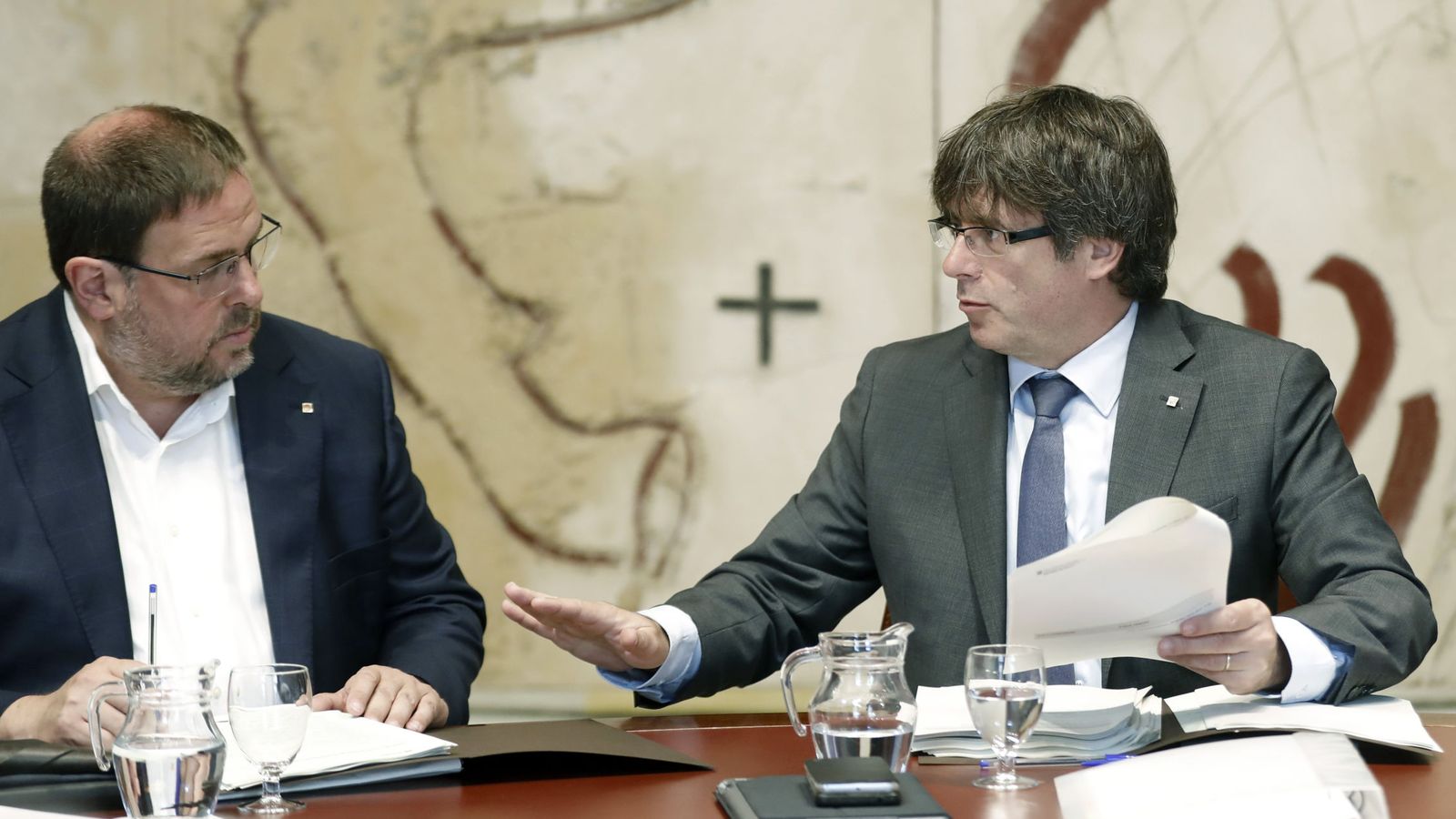 Foto: El presidente de la Generalitat, Carles Puigdemont, y el vicepresidente del Govern, Oriol Junqueras, en una imagen de archivo. (Efe) 