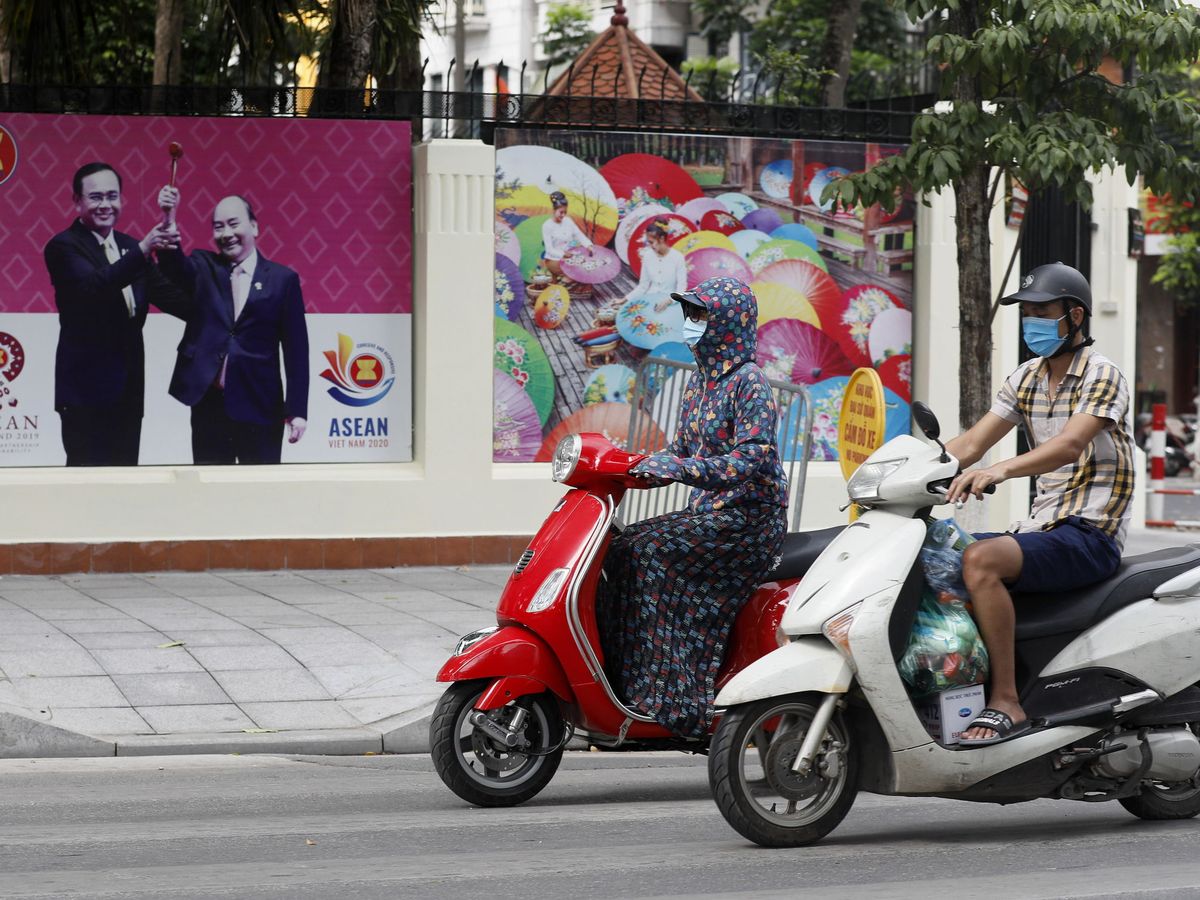 Foto: Motoristas en Hanoi. (EFE)