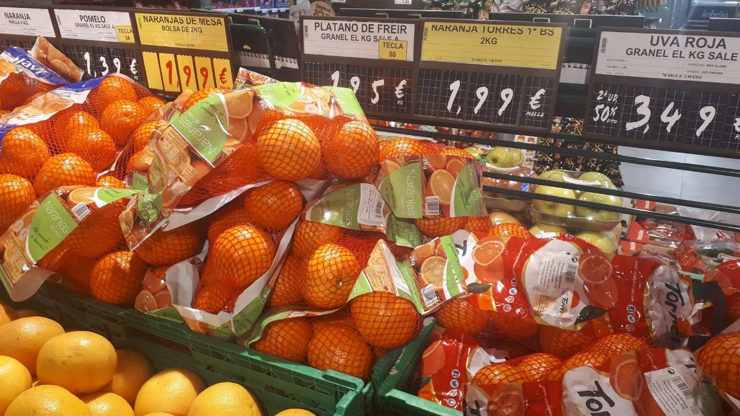 Naranjas a 0,60 euros el kilo en el súper. (M. V.)