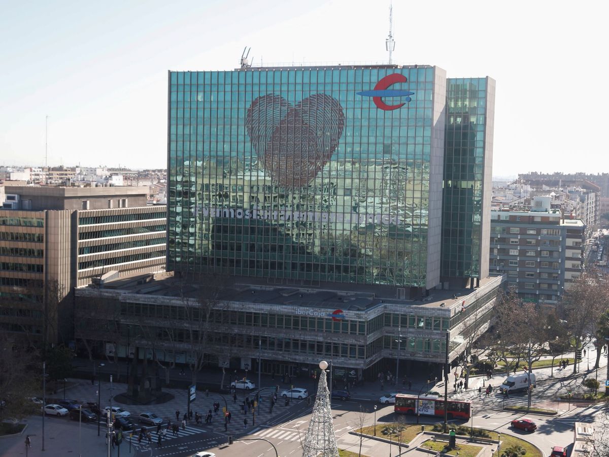 Foto: Vista general de la sede de Ibercaja Banco. (EFE/Cebollada)