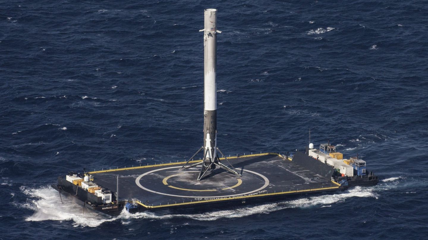 Imagen de archivo del Falcon 9, tras aterrizar en 2016. (EFE)