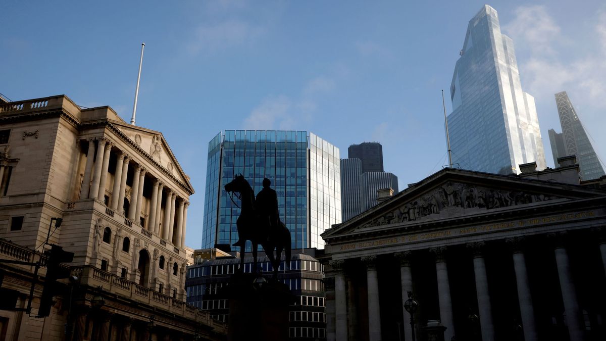El Banco de Inglaterra reduce el ritmo de compra de bonos antipandemia
