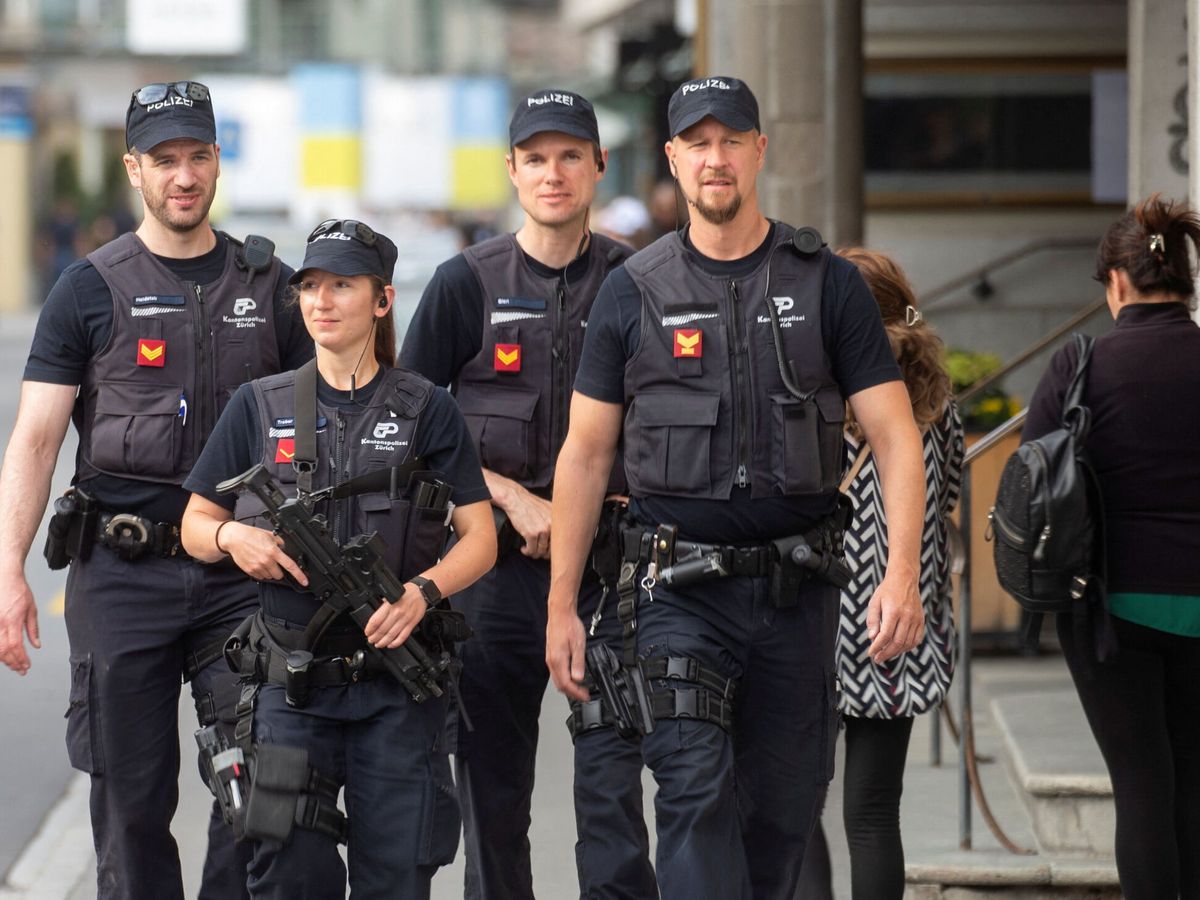 Foto: Agentes de Policía en Suiza. (Reuters/Arnd Wiegmann)