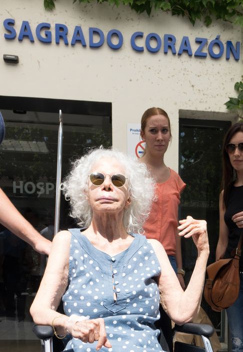 Foto: La duquesa de Alba a su salida del hospital (Gtres)