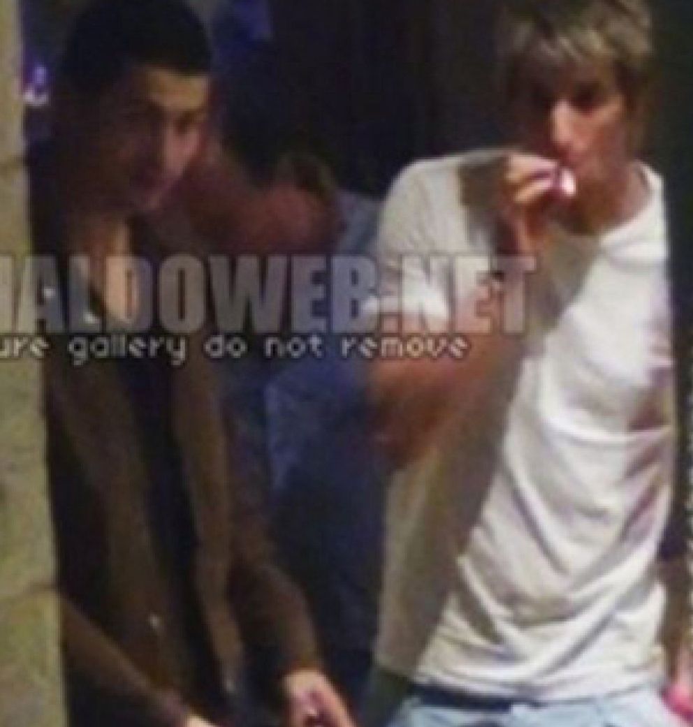 Foto: Fabio Coentrao, 'pillado' fumándose un cigarrillo a 'escondidas' junto a Cristiano Ronaldo