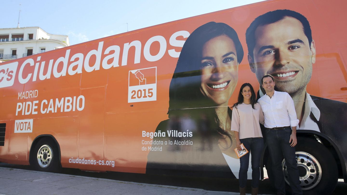 Los candidatos de Ciudadanos a la Comunidad de Madrid y al ayuntamiento de la capital, Ignacio Aguado y Begoña Villacís, en la campaña de 2015.