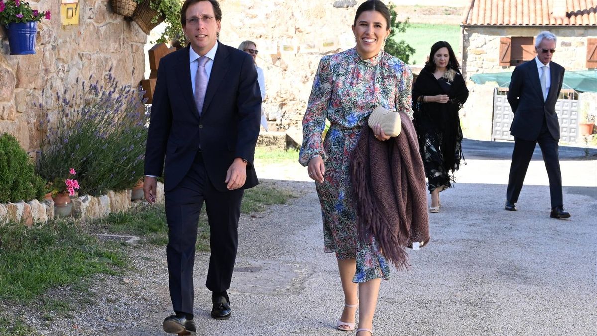 Teresa Urquijo se rinde a su estampado favorito en la boda de su prima: su look de invitada, al detalle