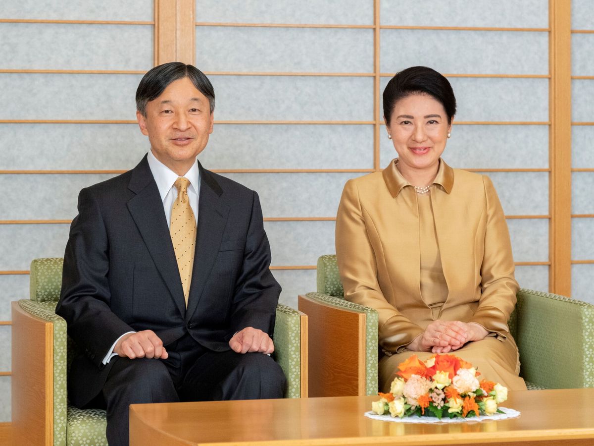 Foto: Masako y Naruhito, en la sesión de fotos por su 58 cumpleaños. (Casa Imperial/Reuters)