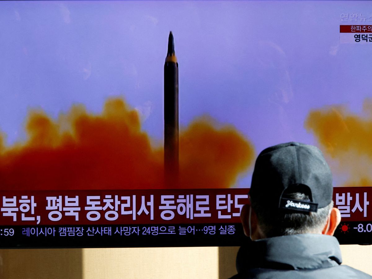 Foto: Corea del Norte lanza dos misiles balísticos. (Reuters/Heo Ran)