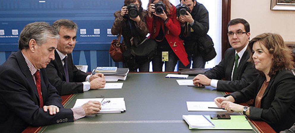 Foto: Jáuregui y Sáenz de Santamaría analizan mañana las cuentas ministeriales
