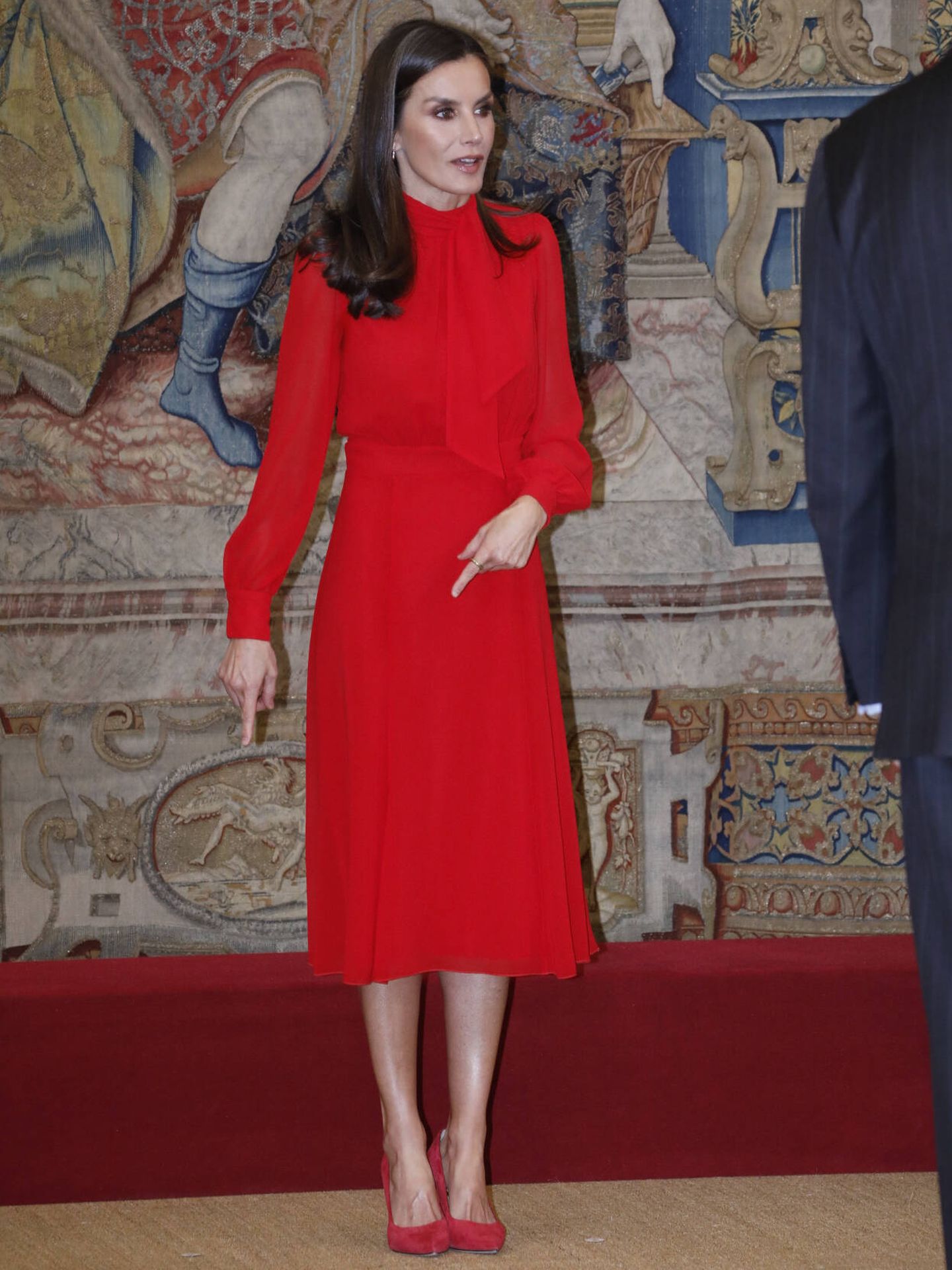 La reina Letizia, de rojo. (LP)