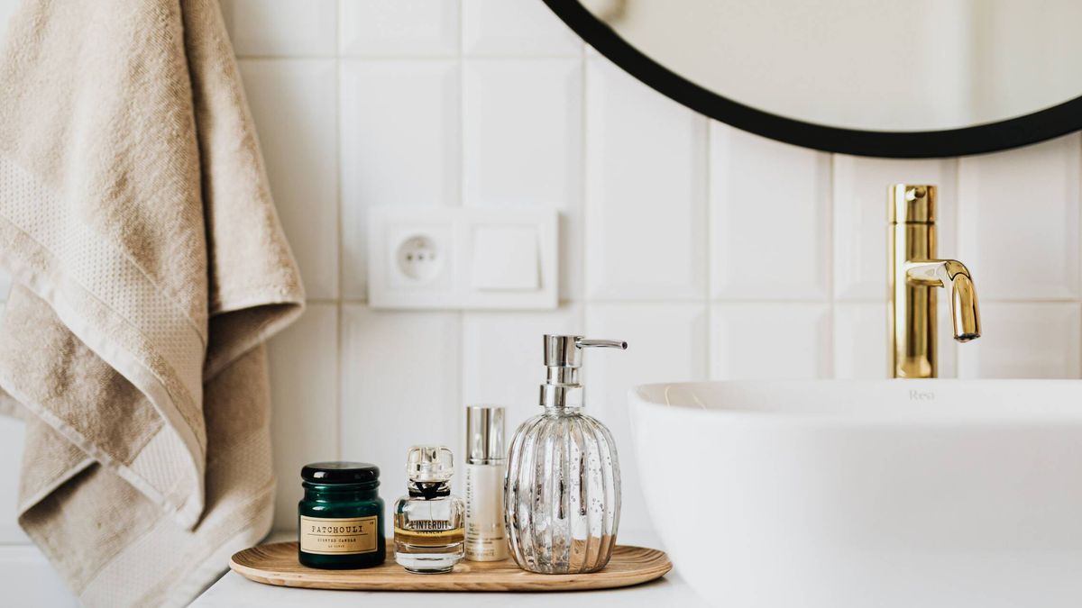 Muebles de lavabo, espejos y luces para renovar tu baño y llenarlo de estilo