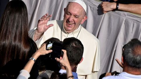 ¿Disfruta el Papa tocándole los cataplines a la derecha española?