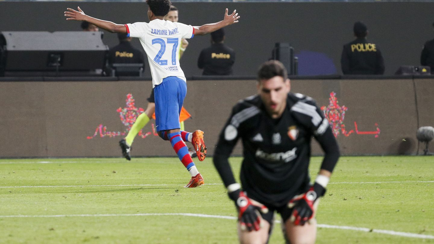 Lamine Yamal celebra el segundo gol ante Osasuna (EFE/Juan Carlos Cárdenas).