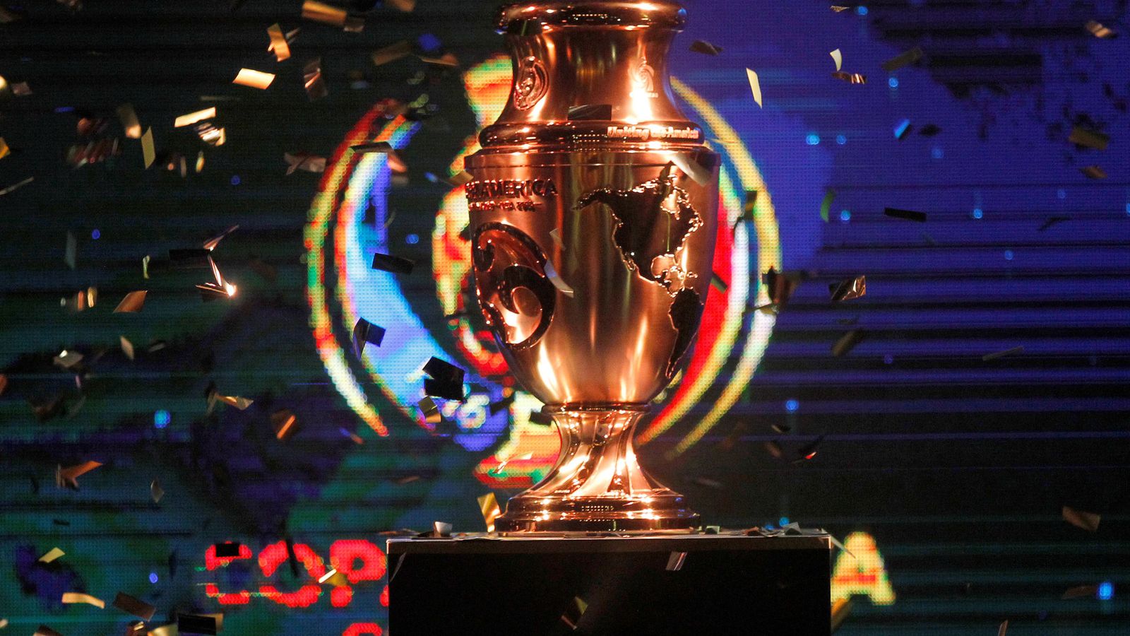 Foto: El nuevo trofeo que será entregado al campeón (John Vizcaino/Reuters).