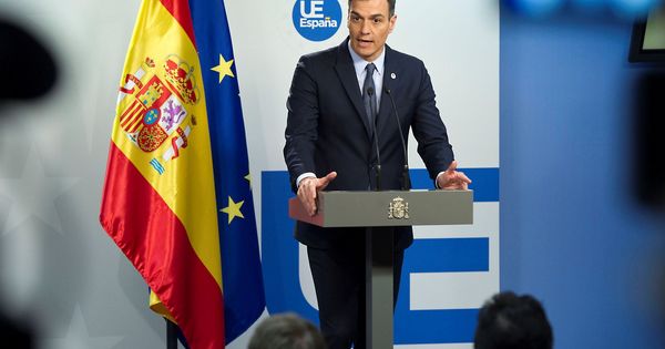 Foto: El presidente del Gobierno, Pedro Sánchez, en una rueda de prensa en Bruselas. (EFE)
